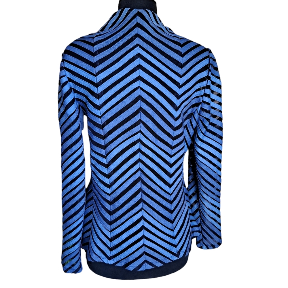 ASHRO Blouse. - Picture 2 of 7